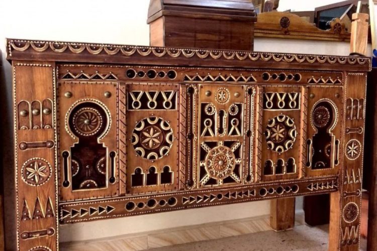 Meubles berbères sculptés | Artisanat du bois traditionnel – Warcha