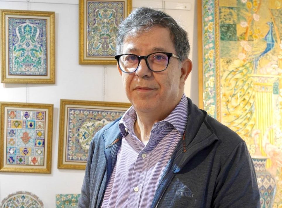 Toufik Boumehdi est céramiste et dirige aujourd’hui l’atelier familial fondé par son père